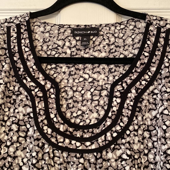 Black and white long sleeve tunic like new condition maybe worn once size XL - Picture 2 of 9